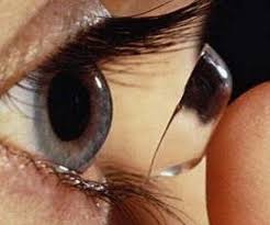 Adaptación de lentes de contacto en Óptica Alen
